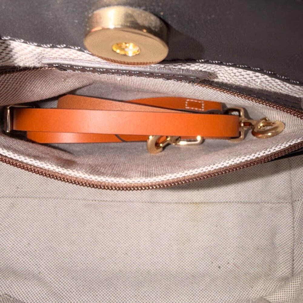 Stunning Dooney & Bourke Barlow Handbag~ City Collection~ Black Leather (Bin 2) - Picture 16 of 16